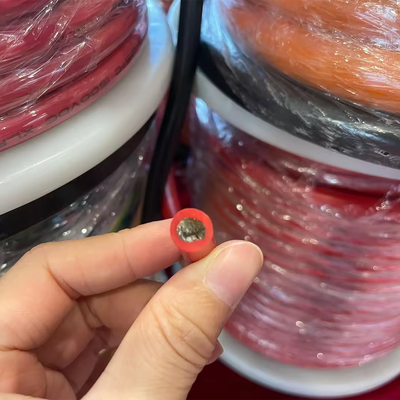 Kabel Baterai Silikon Super Lembut 200C Suhu Tinggi 600V Tegangan Rating untuk Sistem Penyimpanan Energi